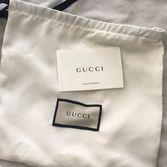 Gucci leather women’s belt with double G